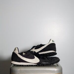 Nike Waffle Trainer Men's Size 11 Classic Sneakers in Black and White